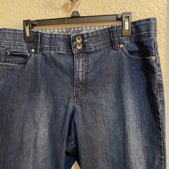 Bandolino Comfort Stretch Waistband Jeans  / Size 16 / Great Condition - Picture 4 of 7